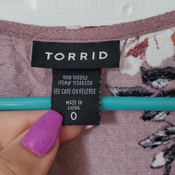 Torrid 0x floral empire waist top with tie neck - Picture 3 of 4